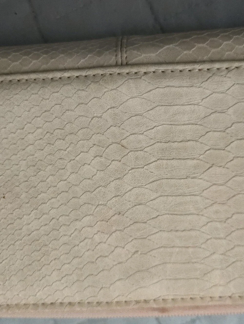 NWT Nicole Miller New York Beige Snake Skin Zip Wallet